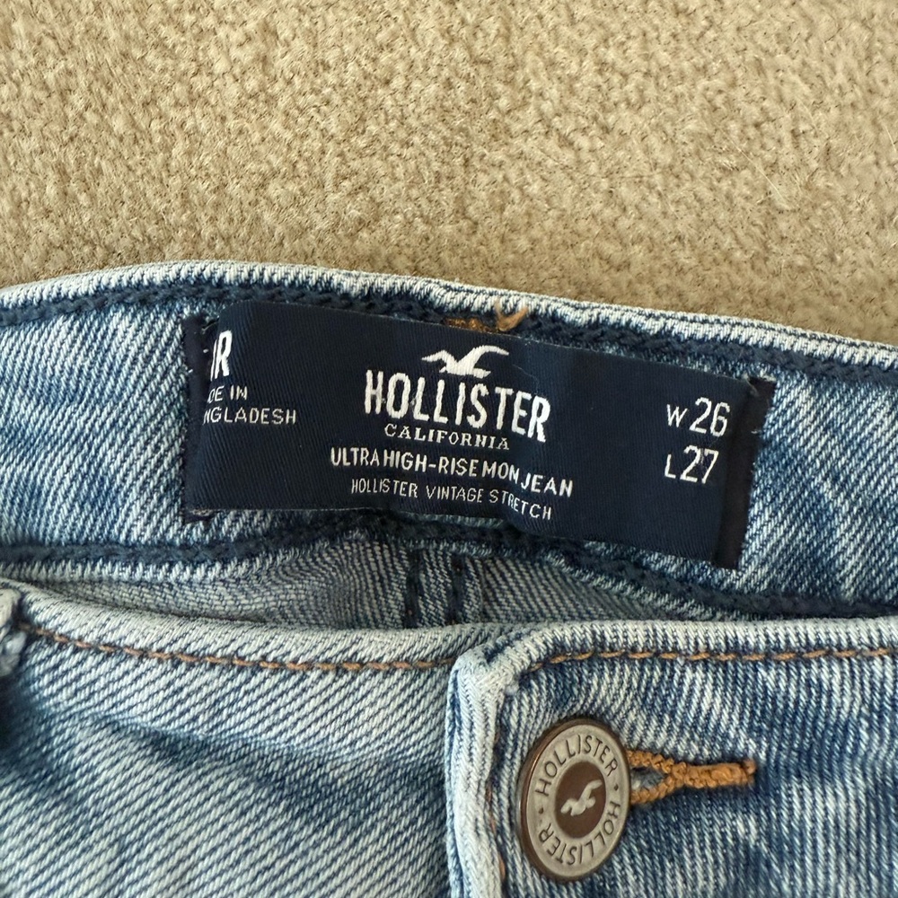 Hollister Ultra High-Rise Light Blue Jeans - Picture 2 of 5
